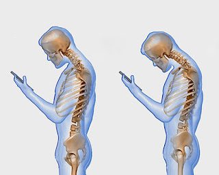 Τι πραγματικά προκαλεί η χρήση smartphone στη σπονδυλική στήλη σας